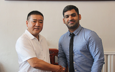 熱烈歡迎巴基斯坦的著名的螺栓進(jìn)口公司來(lái)我工廠參觀