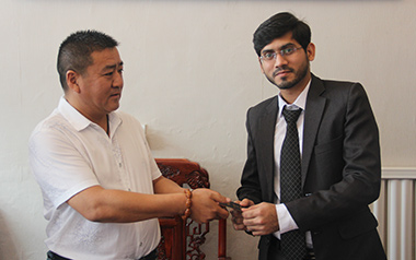 熱烈歡迎巴基斯坦的著名的螺栓進(jìn)口公司來(lái)我工廠參觀