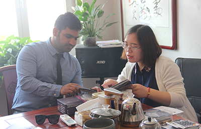 熱烈歡迎巴基斯坦的著名的螺栓進(jìn)口公司來我工廠參觀